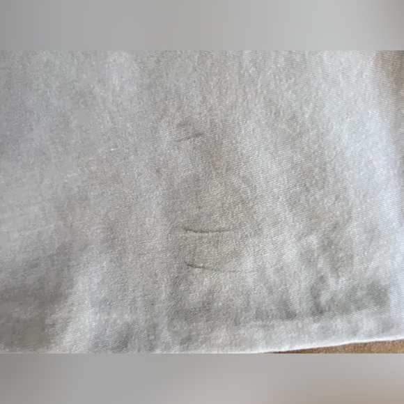 J Crew women’s shorts. City Fit. Size 4. Used. Flaw on back right - Picture 6 of 7